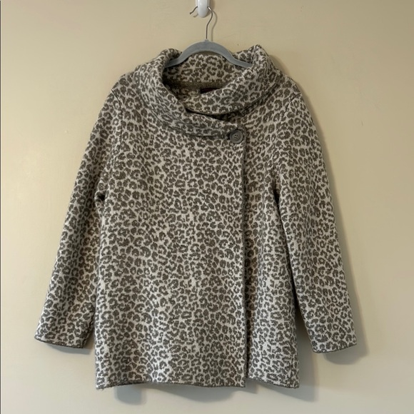 Christian Siriano Sweaters - Christian Siriano Wool Gray & White Wrap Cardigan 1X Cowl Neckline Animal Print